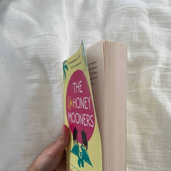 The unhoneymooners by Christina Lauren (Book) - Picture 2 of 2